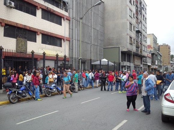 Trabajadores de la alcaldía de Guaicaipuro de Los Teques protestaron  por pago de aguinaldos