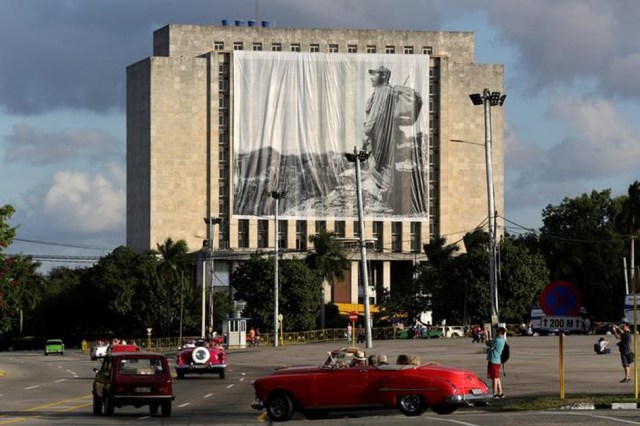 A picture of Cuban former president Fidel Castro hangs in front of the Cuban National Library at Revolution Square in Havana, Cuba November 27, 2016. REUTERS/Enrique de la Osa