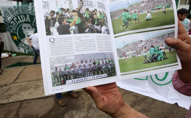 A fan of Chapecoense soccer team shows a magazine of the team in front of the Arena Conda stadium in Chapeco, Brazil, November 29, 2016. REUTERS/Paulo WhitakerFOR EDITORIAL USE ONLY. NO RESALES. NO ARCHIVES