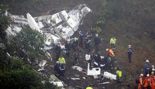 ATTENTION EDITORS - VISUAL COVERAGE OF SCENES OF INJURY OR DEATHRescue crew work in the wreckage from a plane that crashed into Colombian jungle with Brazilian soccer team Chapecoense near Medellin, Colombia, November 29, 2016. REUTERS/Fredy Builes TEMPLATE OUT