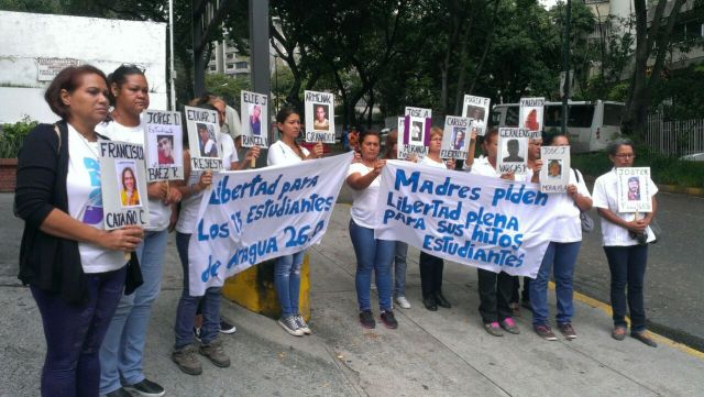 29.11.2016 PROTESTA DE MADRES DE DETENIDOS EN MARACAY 2