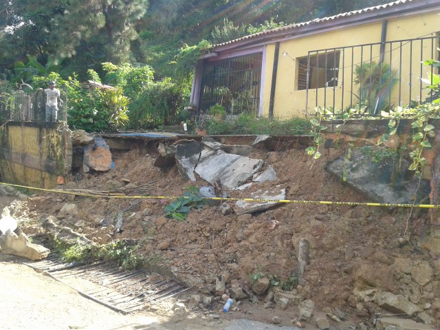 Al menos diez casas colapsaron en Trincheras por lluvias (Fotos)