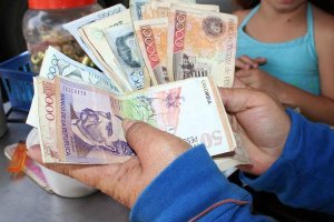 Piden al Gobierno incluir al peso colombiano en canasta de monedas