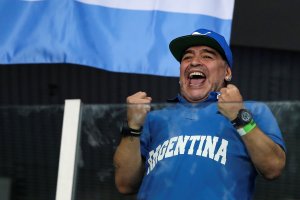 “Me siento cubano”, dice Maradona al llegar a Cuba para funeral de Fidel