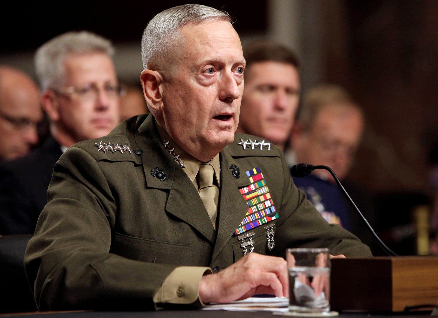 Jefe del Pentágono está “satisfecho” con decisión de Trump sobre Afganistán