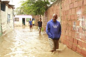 Oquendo: Más de dos mil familias afectadas del crecida del río en Los Guayos (Fotos)