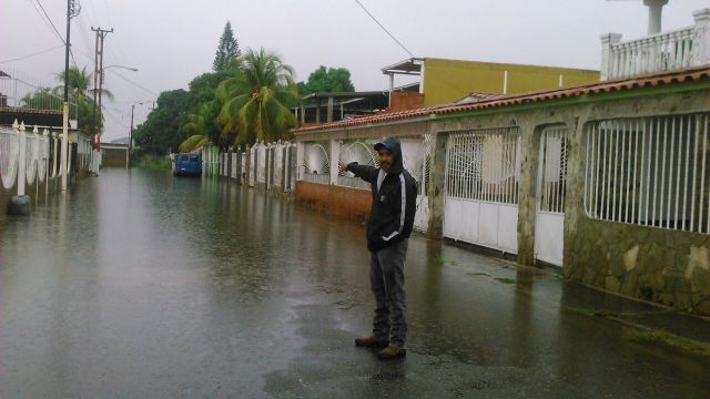Inundaciones en Los Guayos ocurrieron por falta de limpieza de drenajes (3)