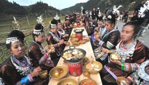 China logra el récord Guinness al banquete más largo, 3,7 km