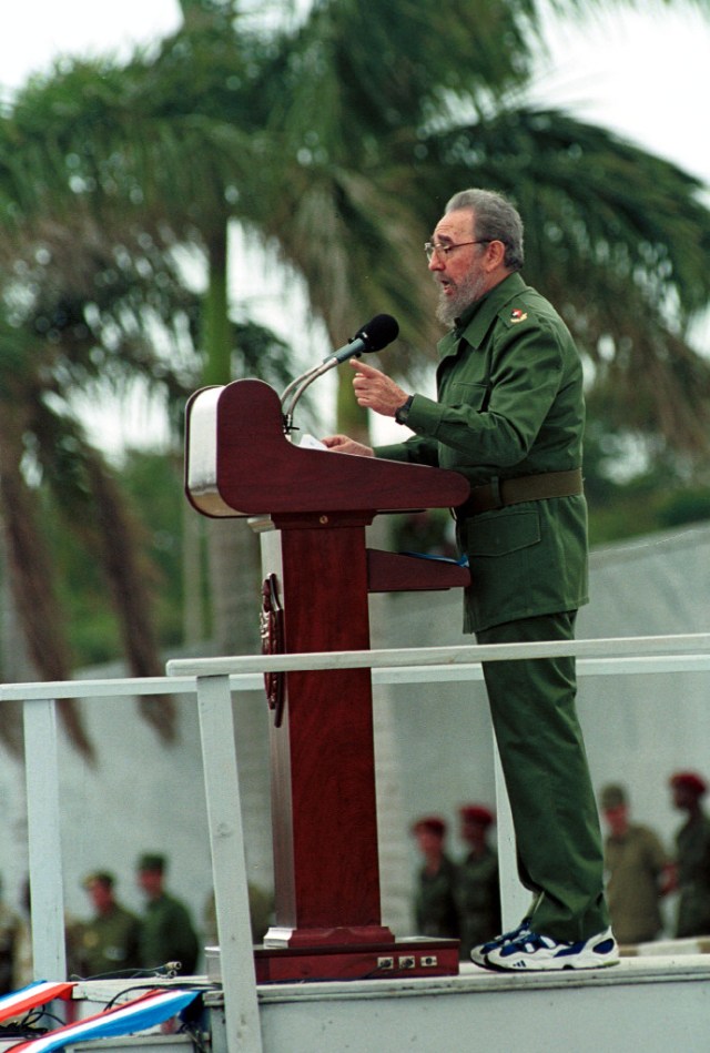 1 de mayo de 2001 | Fidel Castro durante un discurso del Día del Trabajo en La Habana. (Crédito: Jorge Rey/Newsmakers)
