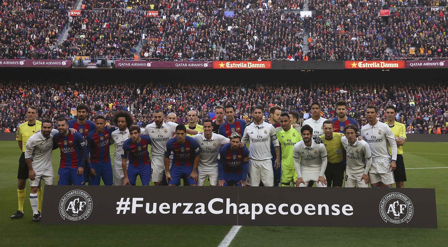 Emotivo minuto de silencio en el Camp Nou por las víctimas del Chapecoense