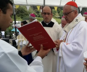 Cardenal Baltazar Porras ofreció misa en campo La Hechicera (FOTOS)