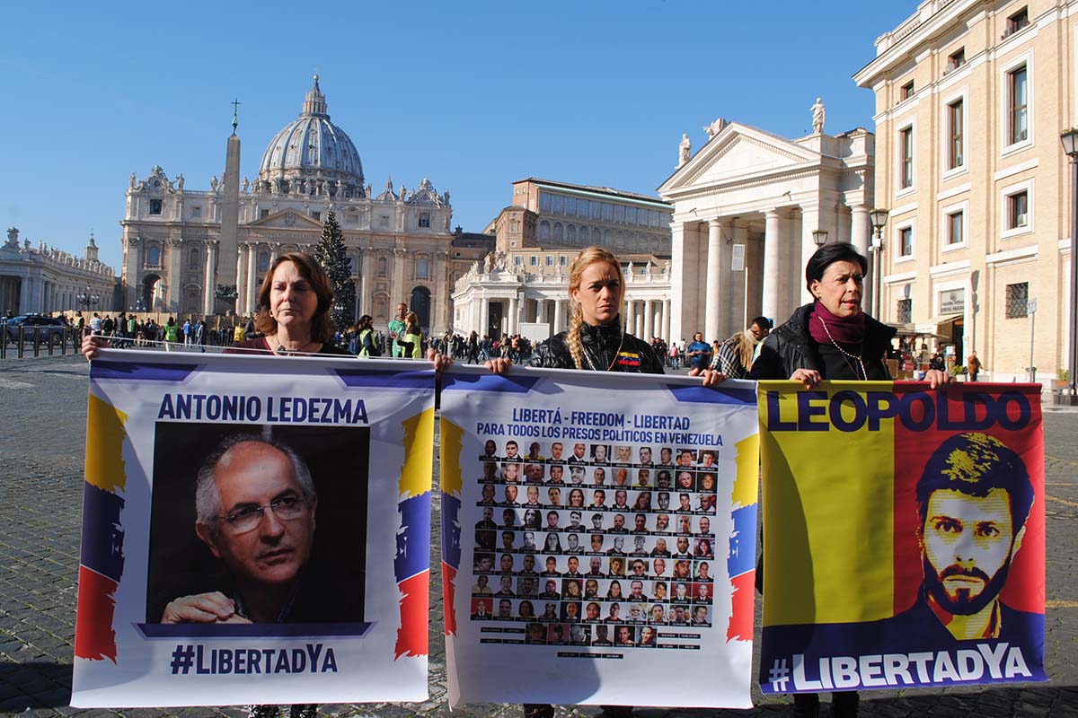 Richard Blanco: Mitzy, Antonieta y Lilian piden con fe en el Vaticano paz por Venezuela