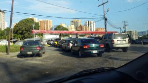 Alcalde de Ureña dice que venta de gasolina en pesos no combatirá el contrabando