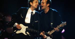 Subastarán manuscritos originales de Bob Dylan y Eric Clapton este #10D