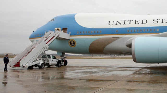 Trump desata nueva polémica por el alto costo del nuevo avión presidencial