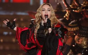 Madonna interpretó tema de Britney Spears y se la dedicó a Trump (VIDEO)