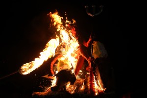 Guatemaltecos quemaron al diablo para iniciar “limpiesitos” la Navidad (FOTOS)