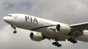 Avión con 40 pasajeros a bordo se estrelló en Pakistán