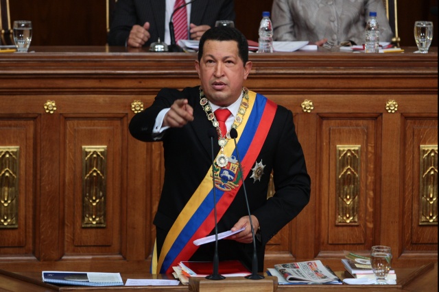 El entonces presidente Hugo Chávez presentana su Mensaje Anual a la Nación en la AN en enero de 2010 / archivo