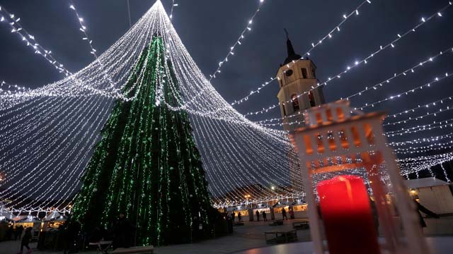 El árbol de navidad de Vilnius, Lituania. REUTERS/Ints Kalnins