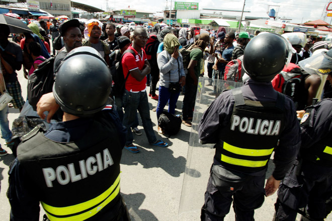 Costa Rica despide a 115 policías por asaltos, violaciones y homicidios