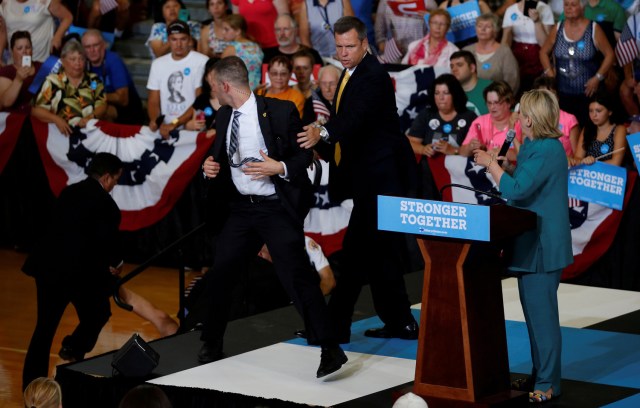 FILE PHOTO - Secret Service officers work to secure U.S. Democratic presidential nominee Hillary Clinton after a protestor jumped into the buffer during a rally at Lincoln High School in Des Moines, Iowa August 10, 2016. REUTERS/Chris Keane/File Photo REUTERS PICTURES OF THE YEAR 2016 - SEARCH 'POY 2016' TO FIND ALL IMAGES
