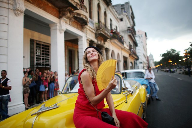 FILE PHOTO - Brazilian top model Gisele Bundchen poses before a fashion show by German designer Karl Lagerfeld as part of his latest inter-seasonal Cruise collection for fashion house Chanel at the Paseo del Prado street in Havana, Cuba, May 3, 2016. REUTERS/Alexandre Meneghini/File Photo REUTERS PICTURES OF THE YEAR 2016 - SEARCH 'POY 2016' TO FIND ALL IMAGES