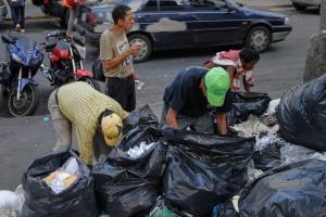 Estudio revela que más de 2 millones de personas se alimentan de la basura en Venezuela