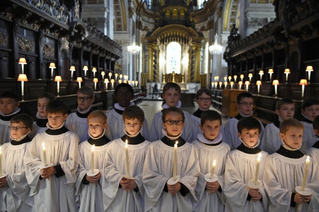 Choristers from St Paul's Cathedral choir hold candles during rehearsal at the cathedral in London, Britain December 9, 2016. REUTERS/Clodagh Kilcoyne