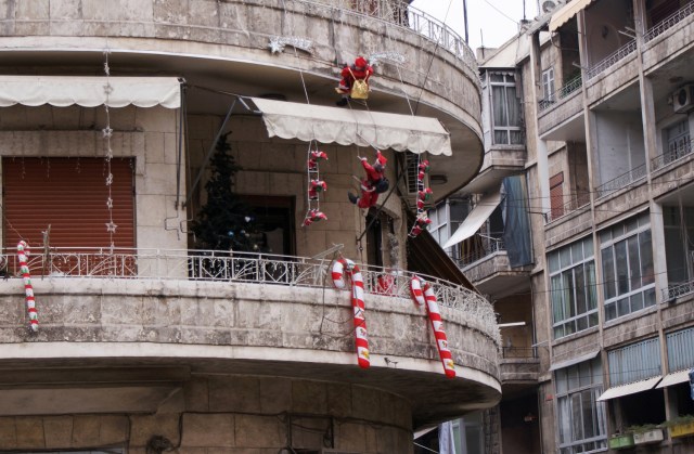 Christmas ornaments decorate a balcony in Aleppo, Syria December 12, 2009. Picture taken December 12, 2009. REUTERS/Khalil Ashawi