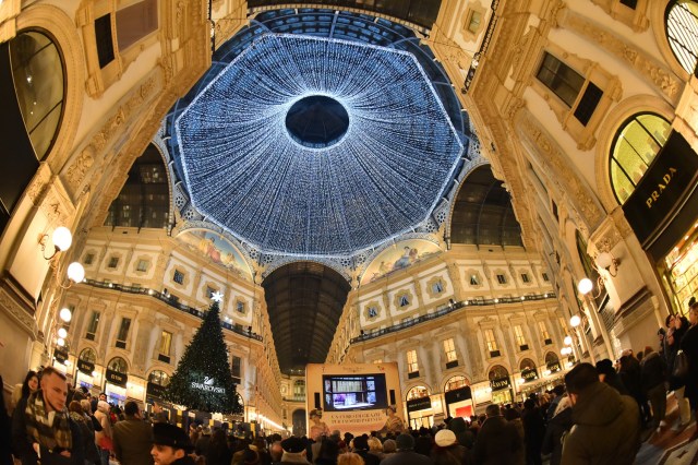 A picture shows Christmas decorations in the Vittorio Emanuele Gallery on December 7, 2016 in Milan on the eve of the Immaculate conception which is public holiday in Italy. / AFP PHOTO / GIUSEPPE CACACE