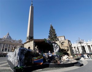 Escena del pesebre en el Vaticano incluye cruz rota en sismo