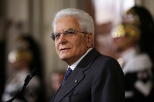 El presidente de Italia pide pronunciarse mientras Gobierno guarda silencio