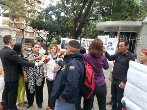 Familiares de presos políticos y ONGs solicitan presencia del nuncio Aldo Giordano en El Helicoide