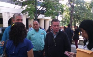 Alcaldes marchan hasta la Vicepresidencia para exigir pagos a sus trabajadores