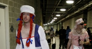 MLB prohíbe a jugadores vestirse de mujer en las novatadas