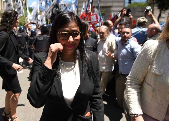 Venezuela's Foreign Minister Delcy Rodriguez, arrives to the Argentine Foreign Ministry in Buenos Aires during a meeting among Mercosur's ministers where Venezuela was not invited, on December 14, 2016. Mercosur's foreign ministers debate on Venezuela's suspension from the group after accusations that the leftist government in Caracas failed to meet democratic and trade standards. / AFP PHOTO / EITAN ABRAMOVICH