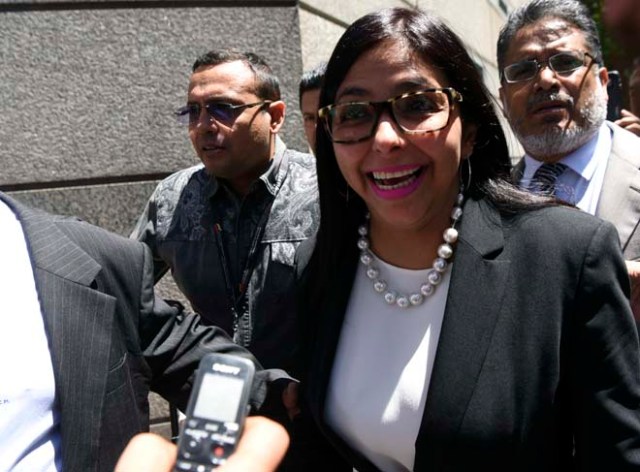 Venezuela's Foreign Minister Delcy Rodriguez, arrives to the Argentine Foreign Ministry in Buenos Aires during a meeting among Mercosur's ministers where Venezuela was not invited, on December 14, 2016. Mercosur's foreign ministers debate on Venezuela's suspension from the group after accusations that the leftist government in Caracas failed to meet democratic and trade standards. / AFP PHOTO / EITAN ABRAMOVICH