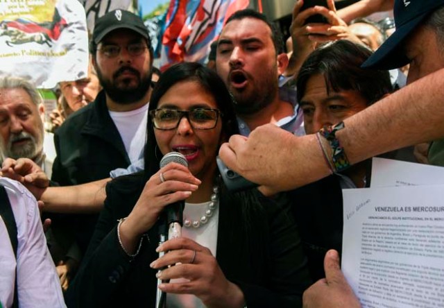 Venezuela's Foreign Minister Delcy Rodriguez, speaks to supporters outside the Argentine Foreign Ministry in Buenos Aires as Mercosur's ministers attend a meeting where Venezuela was not invited, on December 14, 2016. Mercosur's foreign ministers debate on Venezuela's suspension from the group after accusations that the leftist government in Caracas failed to meet democratic and trade standards. / AFP PHOTO / EITAN ABRAMOVICH