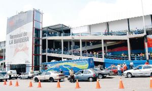 Usuarios de La Bandera están “varaos” por falta de boletos en el terminal (Video)