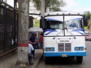 Una mujer es la líder de la banda de atracadores de autobuses en la Caracas-Los Teques
