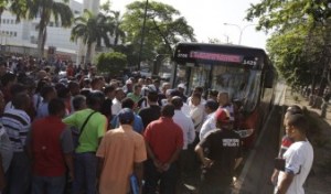 La falta de billetes molestó a todos en Puerto La Cruz