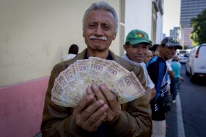 Oficializan la circulación y vigencia de los billetes de cien bolívares hasta 20 de abril
