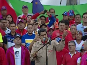 ¡Como si fuera su juguete! Maduro empuña el sable ORIGINAL de El Libertador en concentración chavista (FOTOS)