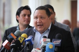José Brito: Langostas rojas pretenden tapar las extorsiones con los pasaportes en el Saime