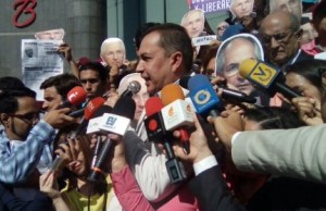 Richard Blanco exige en la sede de la ONU en Caracas la libertad de Ledezma