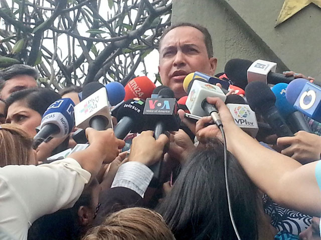 Richard Blanco: Maduro por primera vez en tu vida, sé sensato y renuncia