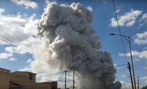 ¡BRUTAL! Fuerte explosión sacude mercado de fuegos artificiales en México (VIDEOS)