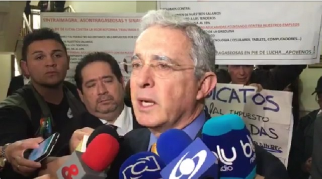 Alvaro Uribe instó a la Fiscalía General a actuar con celeridad y severidad / captura 