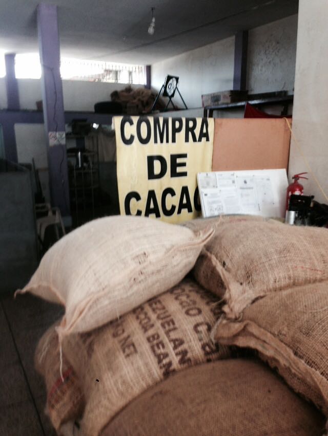 El “billetazo” de Maduro “le quema las manos” a los pequeños comerciantes de Cacao